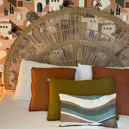 Hotel Au Coeur Du Quartier Historique - Maison Alternativi *