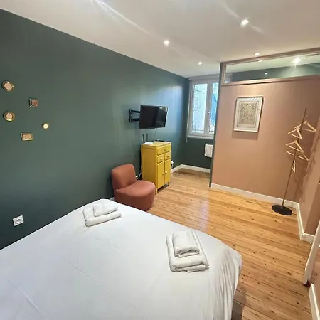 Au Coeur Du Quartier Historique - Maison Alternativi