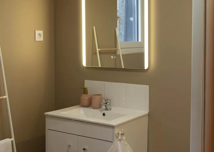 Hotel Au Coeur Du Quartier Historique - Maison Alternativi Caen